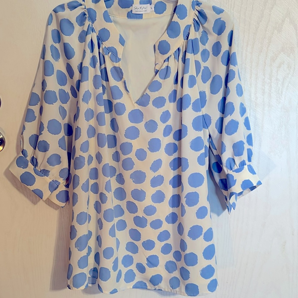 Women’s Blouse. Shop The Mint Brand. Size L.